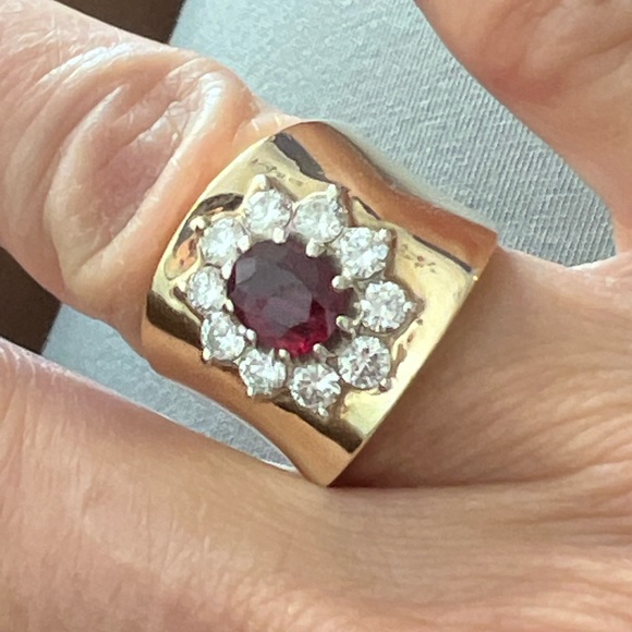 Two carat ruby and 1.5 carat diamond ring vintage about 20 years old. - Picture 5 of 5